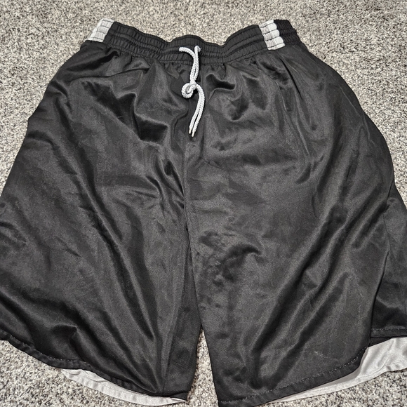 Spurs Basketball Shorts - Picture 9 of 16